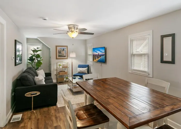 Modern In Dt Near Naval Base Апартаменты Либертивилл