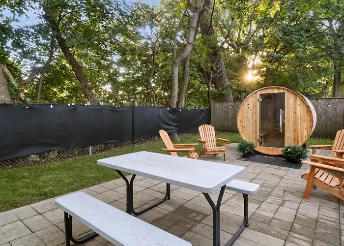 Modern In Dt Near Naval Base Apartment Libertyville
