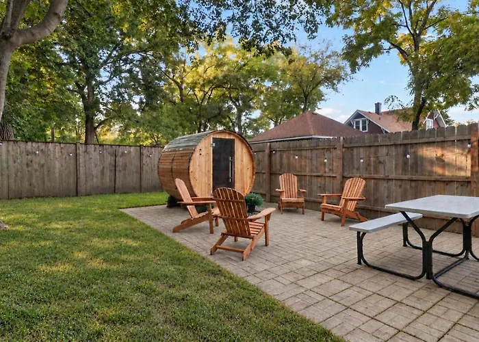 Modern In Dt Near Naval Base * Libertyville