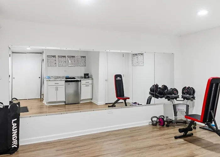 Apartment Modern In Dt Near Naval Base *