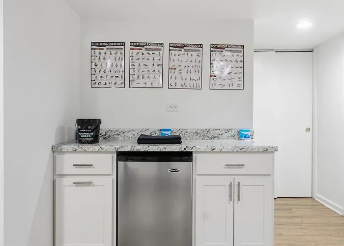 Modern In Dt Near Naval Base Libertyville
