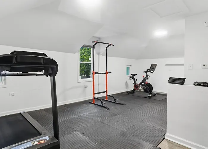 Apartment Modern In Dt Near Naval Base