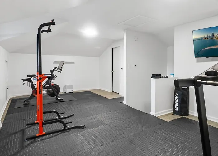 Modern In Dt Near Naval Base * Libertyville